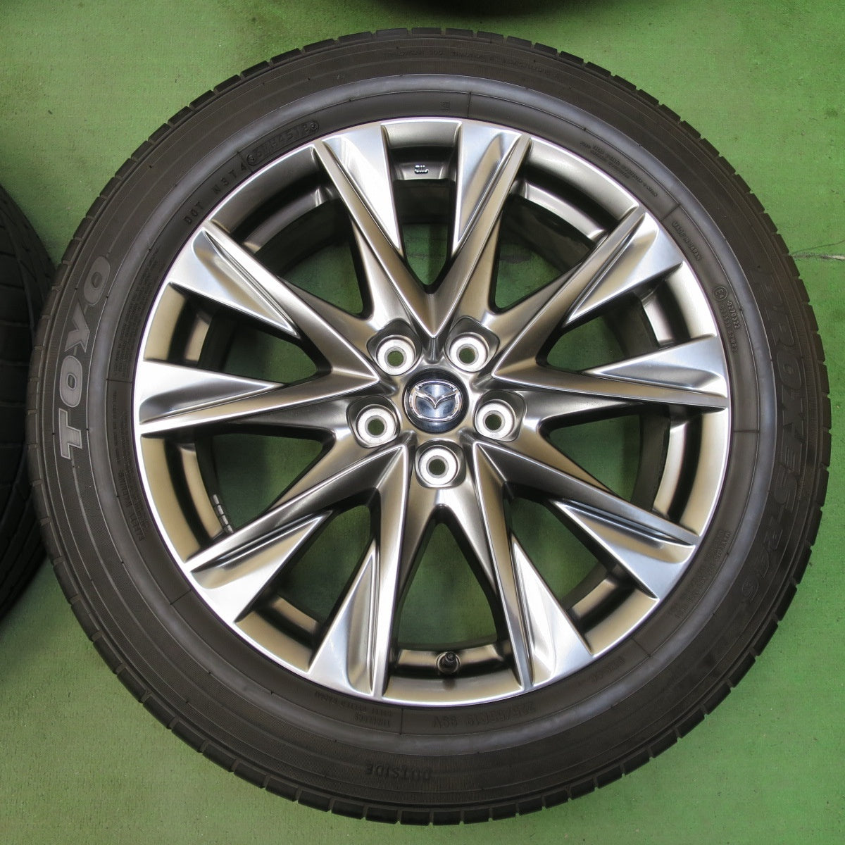 バリ溝!キレイ!8.5分★マツダ CX-8 純正 225/55R19 トーヨー プロクセス R6 19インチ CX8 PCD114.3/5H★5050201イノ