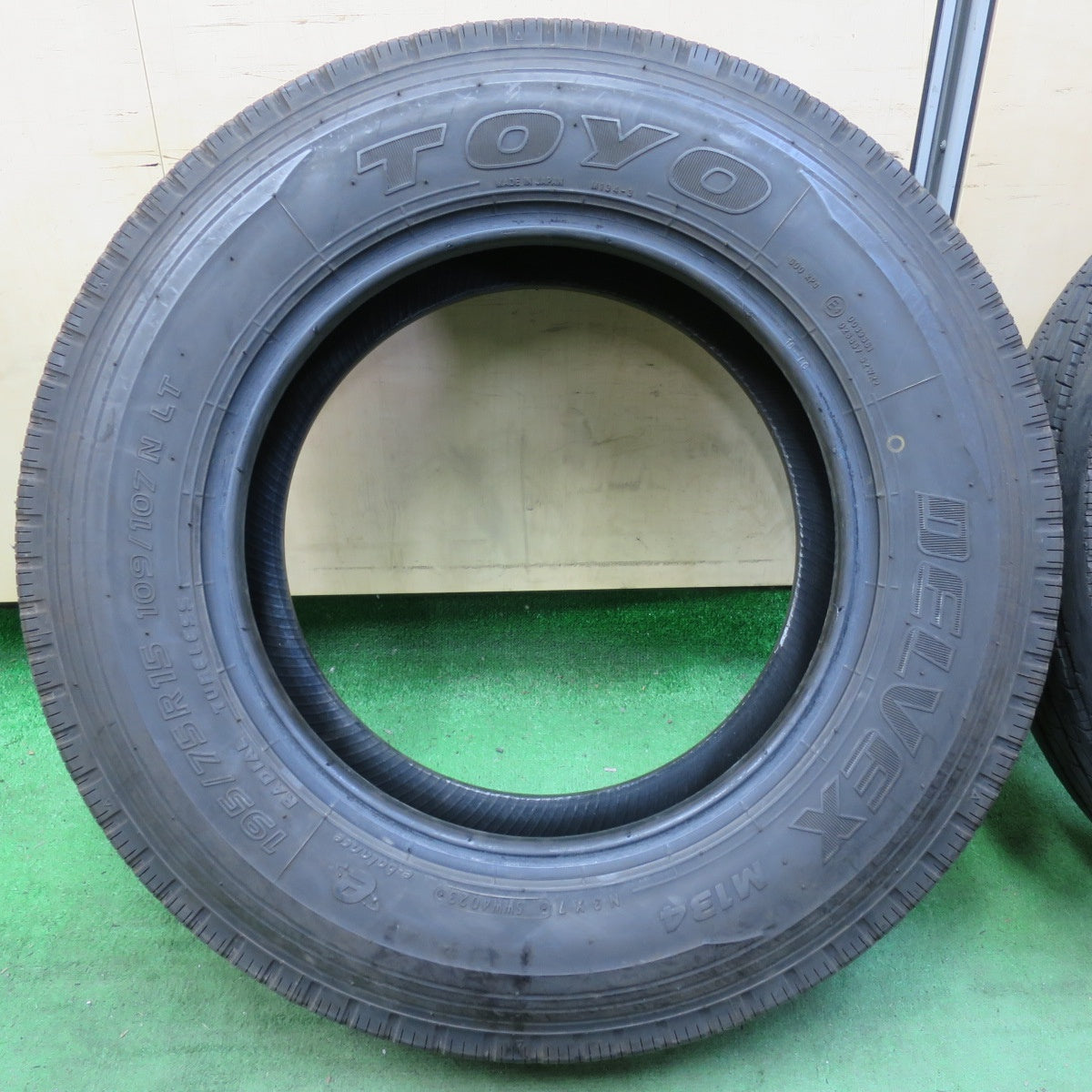 バリ溝!23年!9分★トラック バス バン 等 195/75R15 109/107N トーヨー デルベックス M134 15インチ タイヤ DELVEX★5041811イノタ