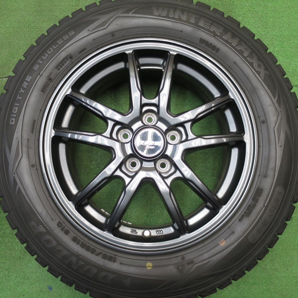 バリ溝!キレイ!8.5分★プリウス 等 195/65R15 スタッドレス ダンロップ ウインターマックス WM01 ZACK JP-520 MONZA ザック 15インチ PCD100/5H★5031105Hス