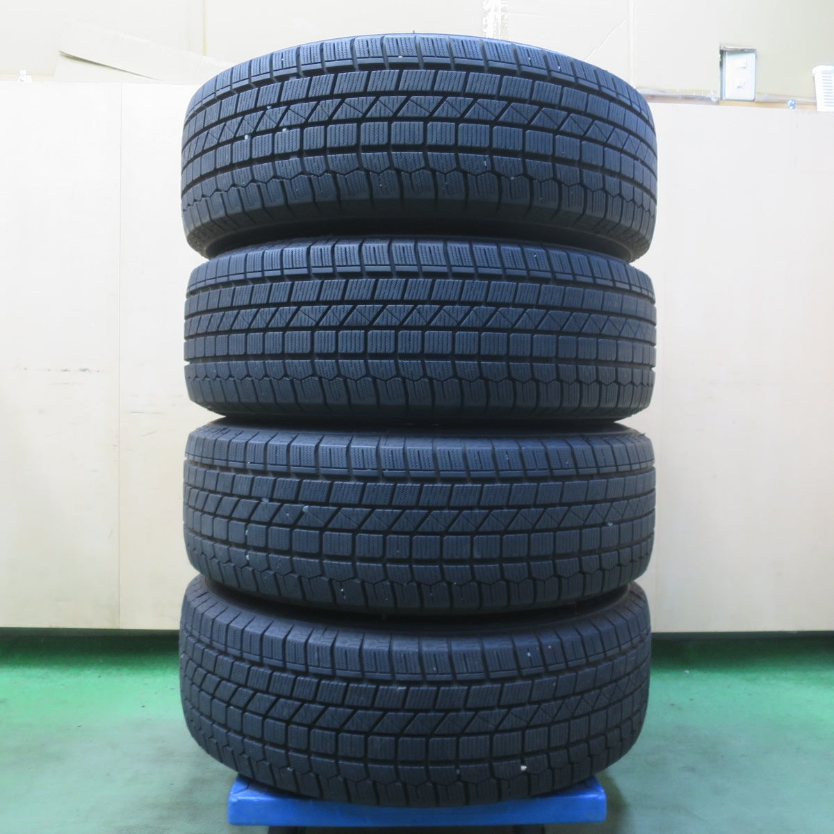 バリ溝!24年!キレイ!9.5分◎スタッドレス 225/65R17 ケンダ KR36 アイステック ネオ ravrion LUMIERE ラブリオン 17インチ PCD114.3/5H◎6100908イス