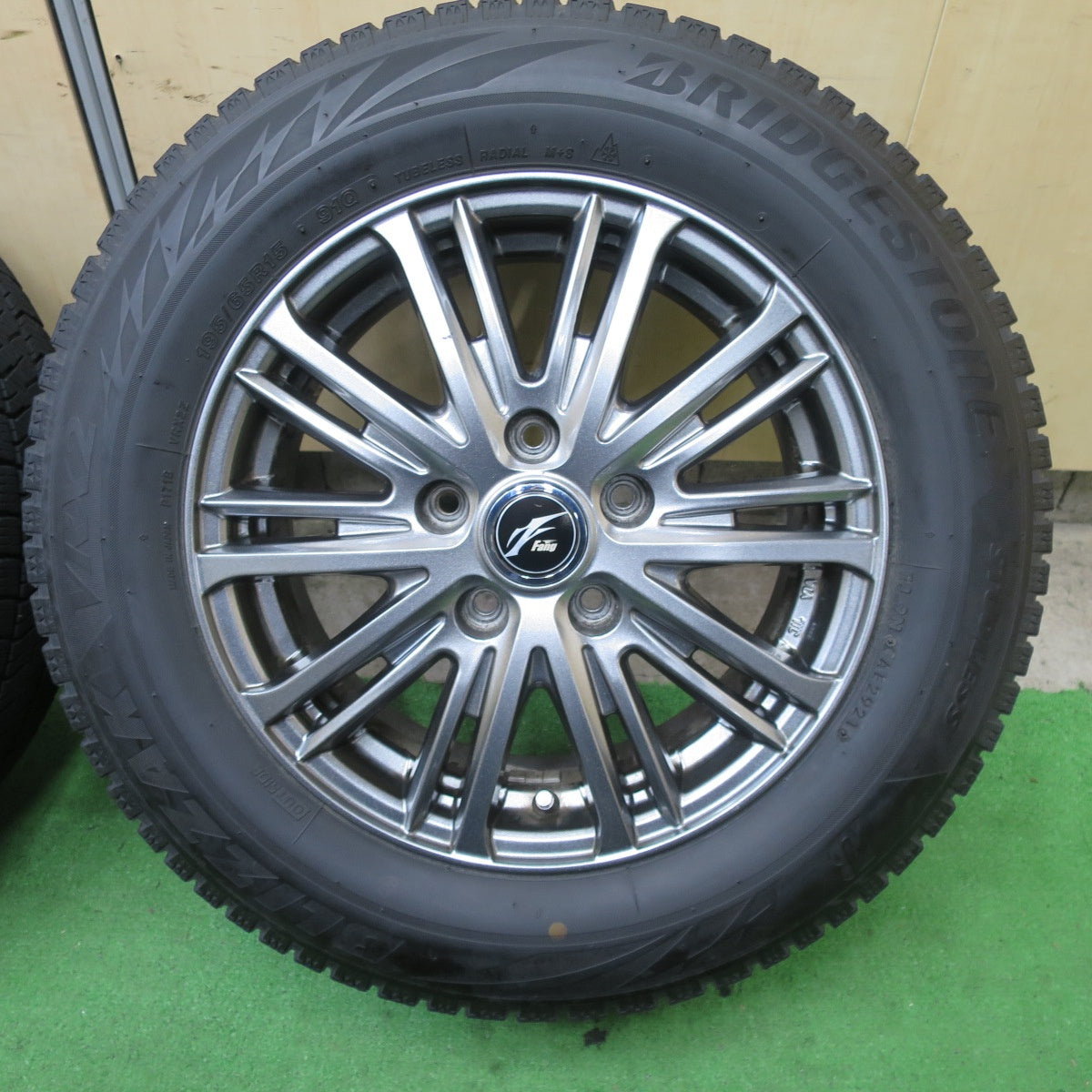 バリ溝!23年!キレイ!9.5分★スタッドレス 195/65R15 ブリヂストン ブリザック VRX2 Fang ファング 15インチ PCD114.3/5H★5070101TTス