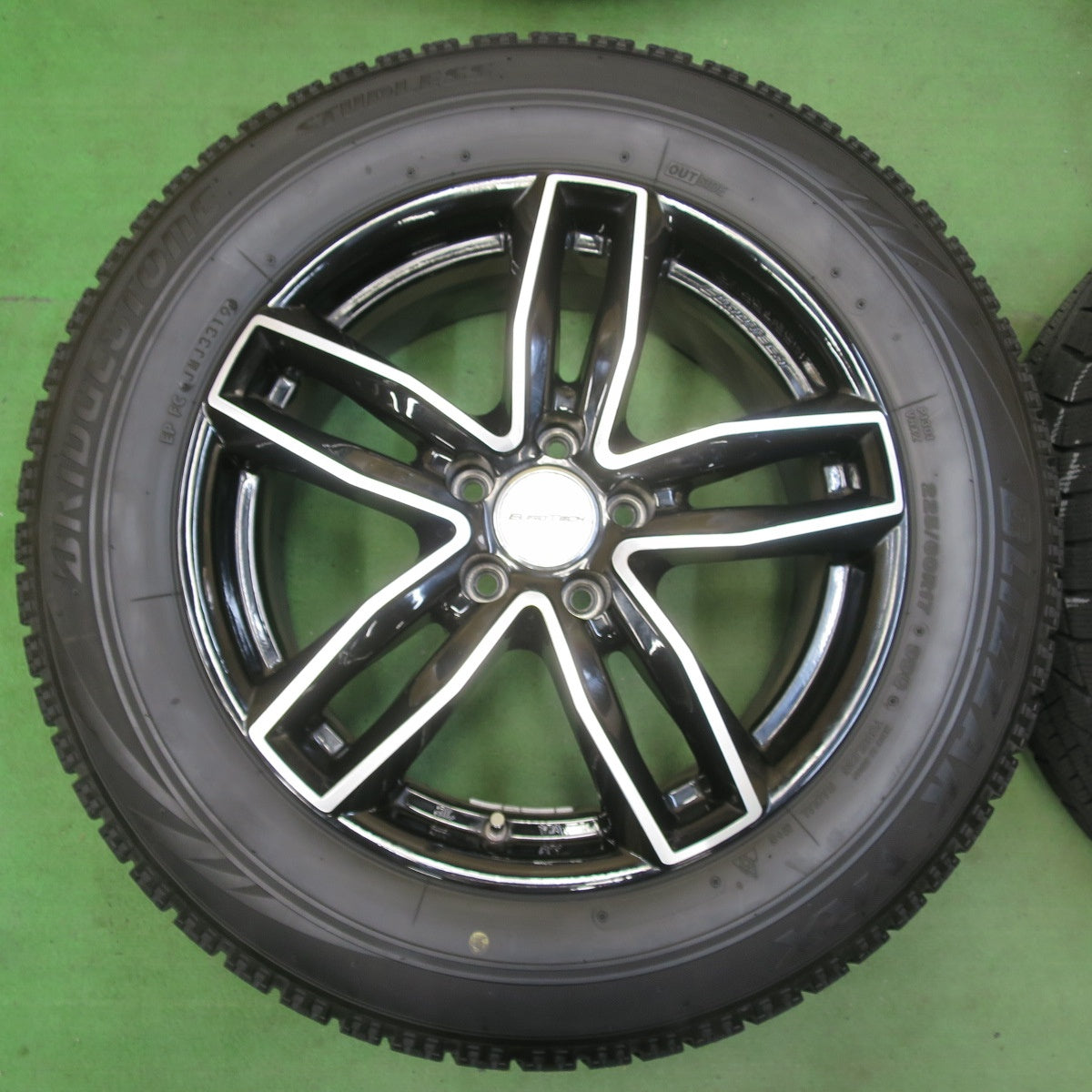 バリ溝!9分★アウディ 等 EUROTECH GAYA5 225/60R17 スタッドレス ブリヂストン ブリザック VRX ユーロテック ガヤ5 17インチ PCD112/5H★5042501イス