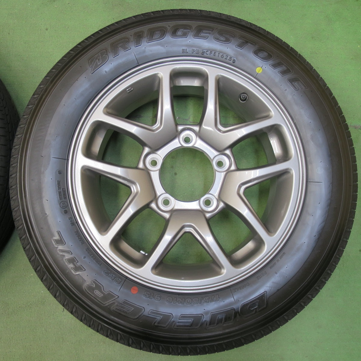 新車外し!25年★スズキ JB64 ジムニー 純正 175/80R16 ブリヂストン デューラー H/L 852 16インチ PCD139.7/5H★5112403イノ