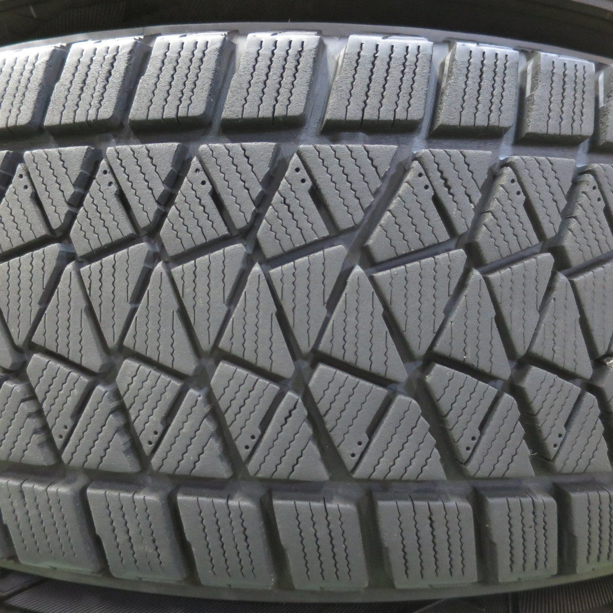 キレイ★スタッドレス 225/65R17 ブリヂストン ブリザック DM-V2 VELVA SPORT ヴェルヴァ スポーツ 17インチ PCD114.3/5H★5051502イス