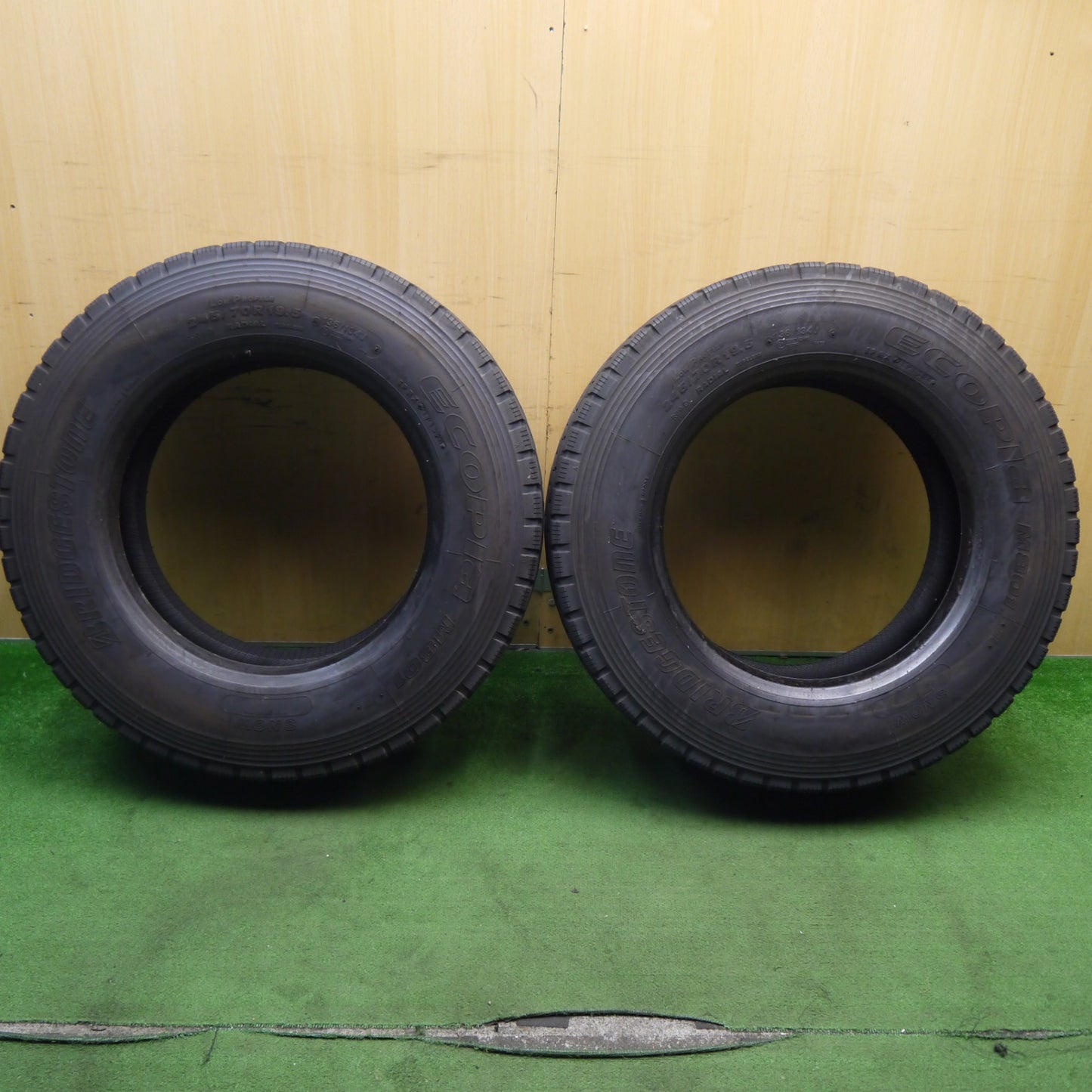バリ溝!24年!9.5分!2本★トラック タイヤ 245/70R19.5 136/134J ブリヂストン エコピア M801 Ⅱ ミックス オールシーズン 19.5インチ★5061606KKノタ