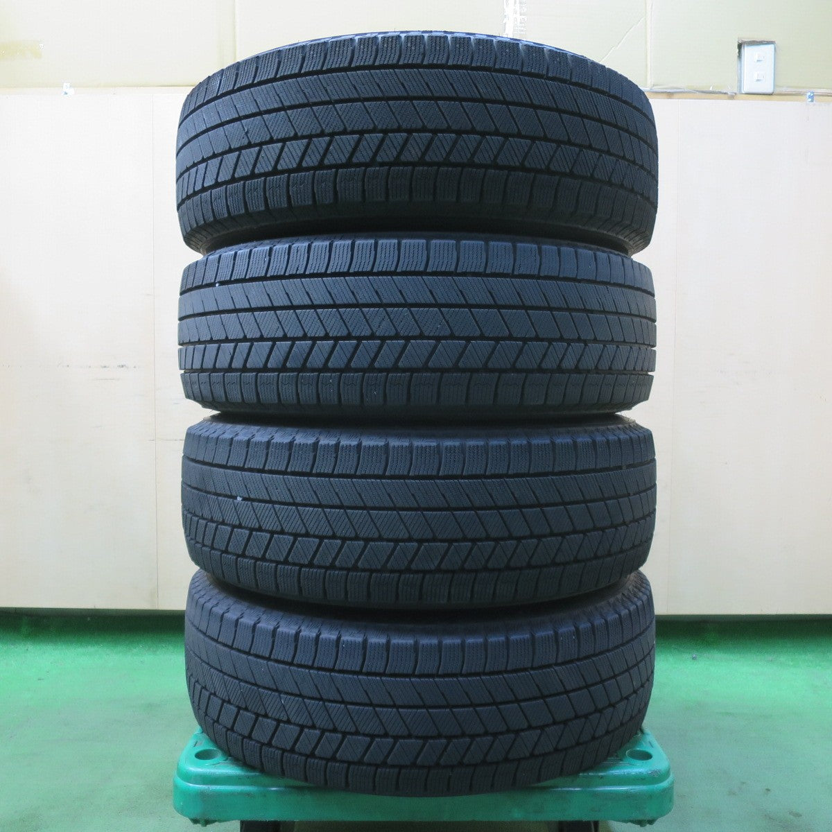 バリ溝!23年!9.5分★スタッドレス 195/65R15 ブリヂストン ブリザック VRX3 ravrion ラブリオン 15インチ PCD114.3/5H★5050208イス