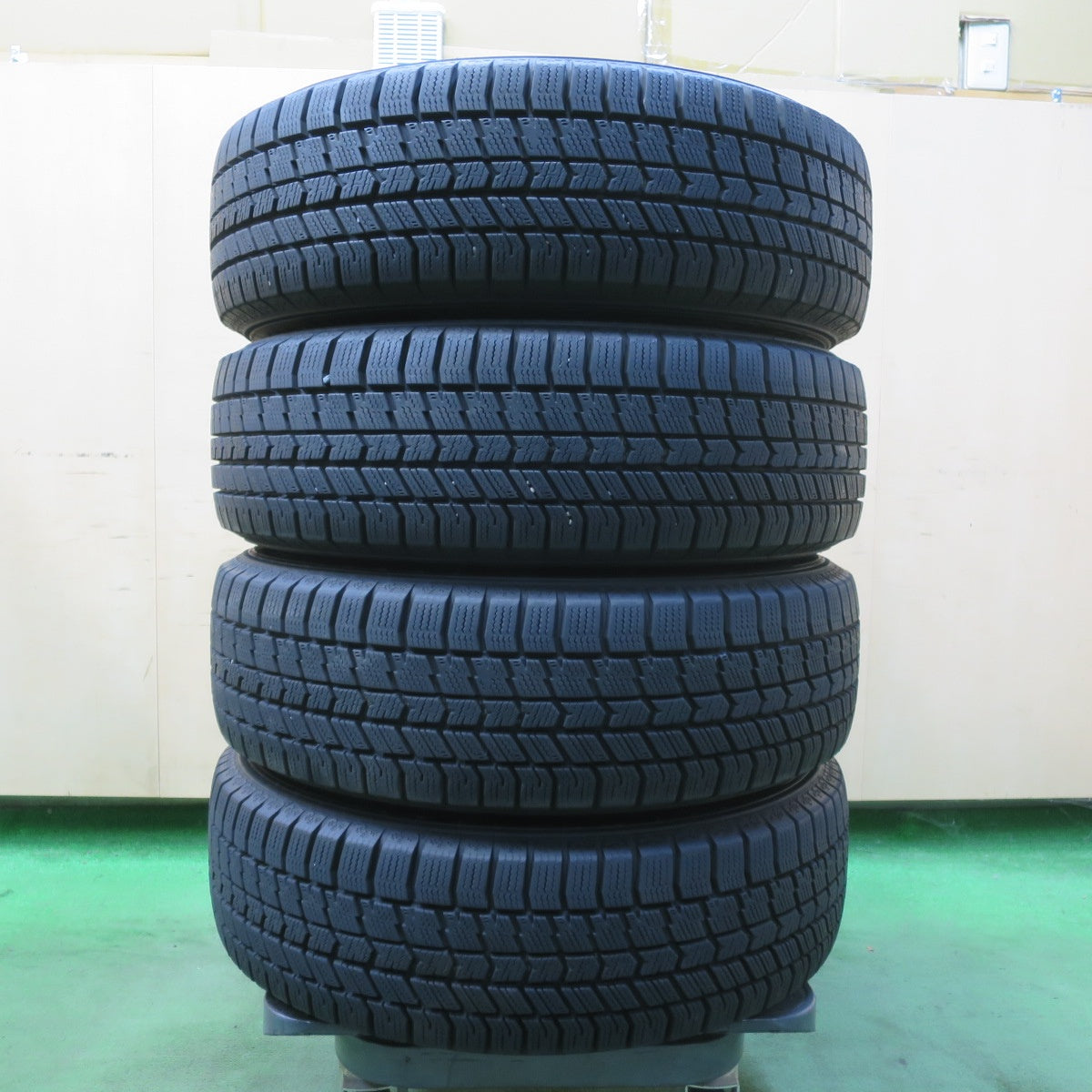 バリ溝!22年!キレイ!9分★スタッドレス 175/65R15 グッドイヤー アイスナビ8 ravrion RS01 ラブリオン 15インチ PCD100/4H★5092907イス