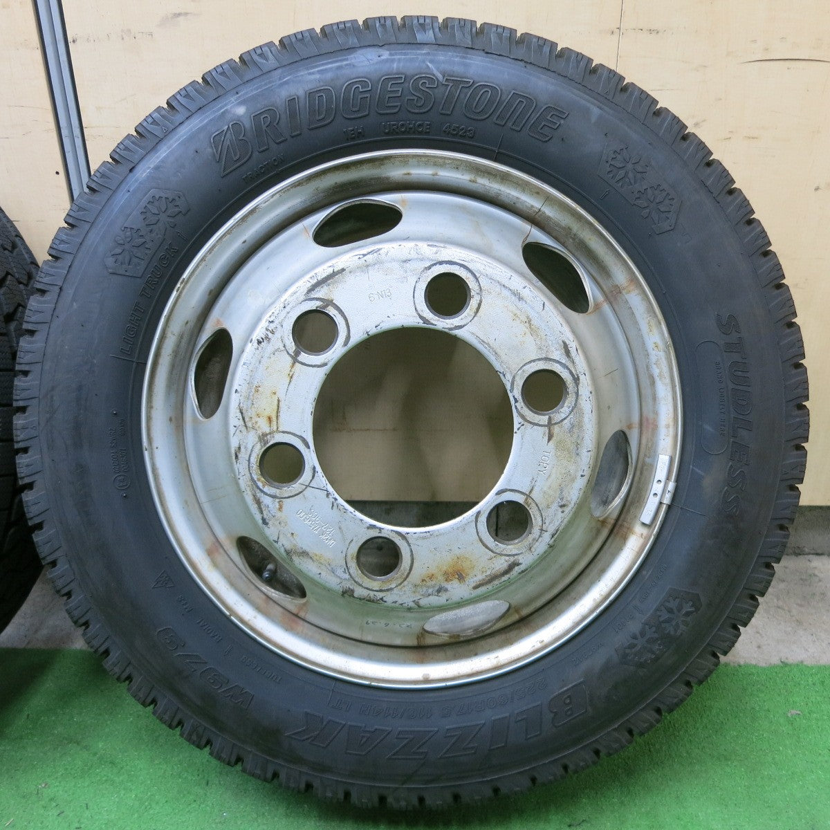 タイヤほぼ未使用!23年!2本★トラック 225/60R17.5 116/114N スタッドレス ブリヂストン ブリザック W979 TOPY スチール 127-9CS PCD222.25/6H★5060304ナス