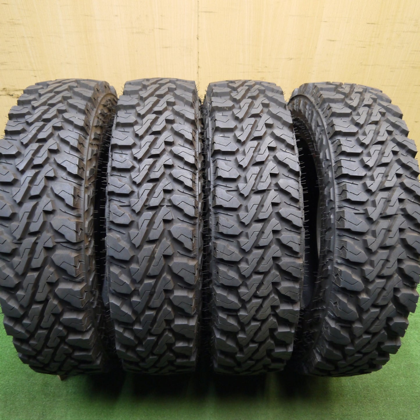 超バリ溝!24年!9.5分以上★195/R16C 104/102Q 6PR ヨコハマ ジオランダー M/T G003 タイヤ 16インチ ジムニー 等★5042202Hノタ