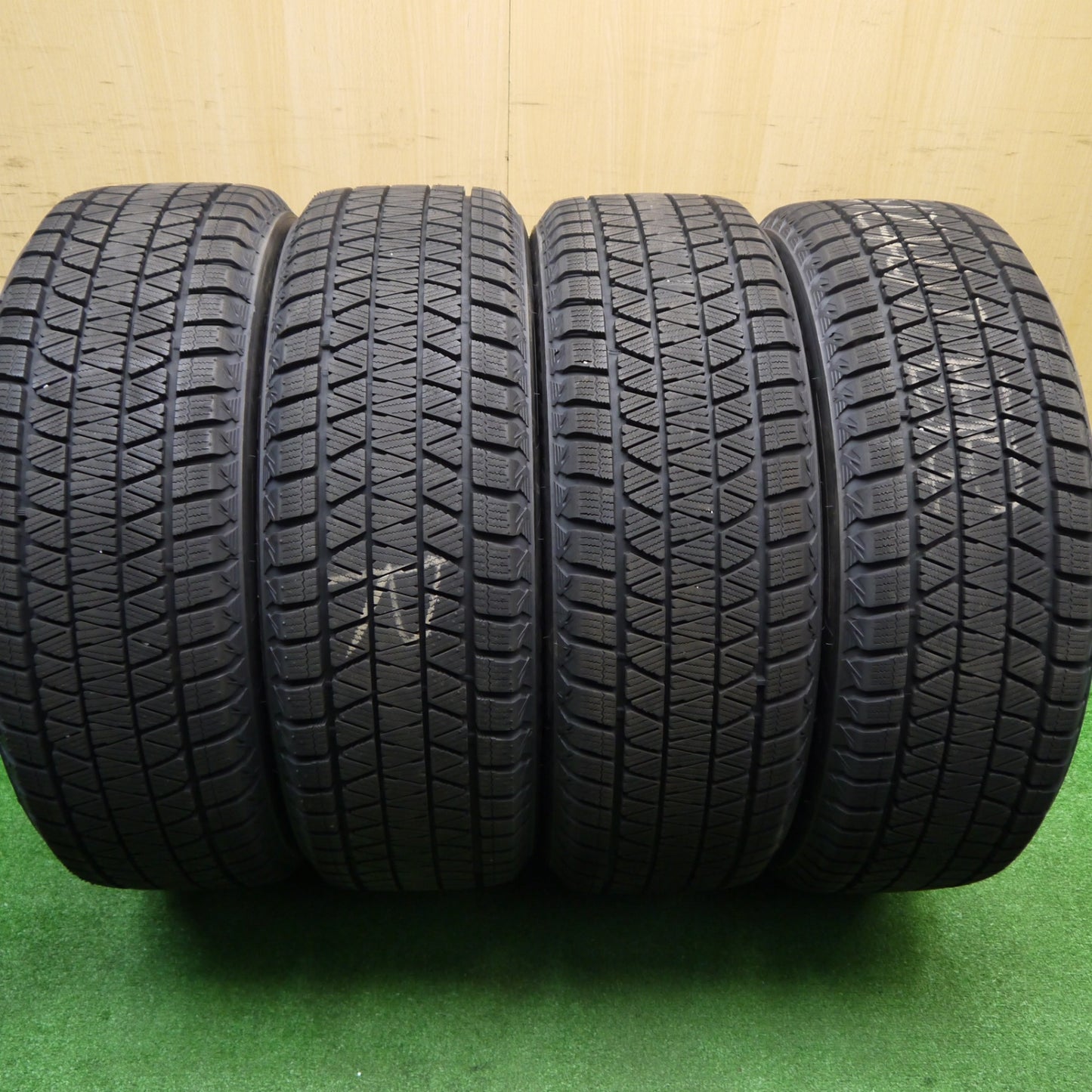 センサー付!バリ溝!24年!キレイ!9.5分以上★レクサス 等 235/55R20 スタッドレス ブリヂストン ブリザック DM-V3 Delmore デルモア 20インチ PCD114.3/5H★5103106Hス