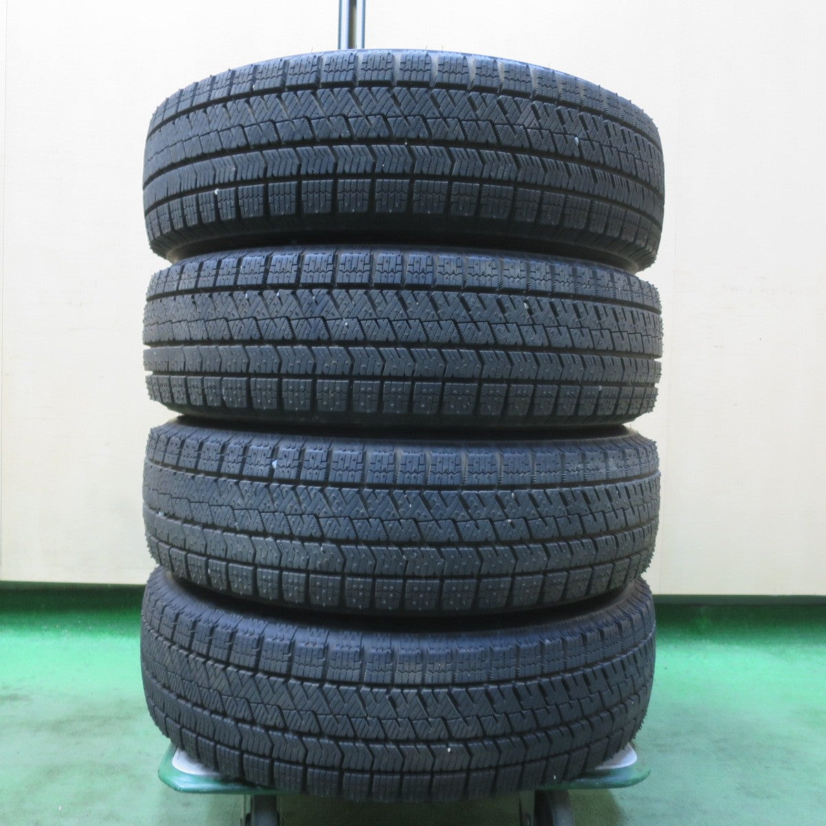 バリ溝!24年!ほぼ10分★スタッドレス 155/65R14 ブリヂストン ブリザック VRX2 VELVA AGUDO ヴェルヴァ アグード 14インチ PCD100/4H★6020405イス