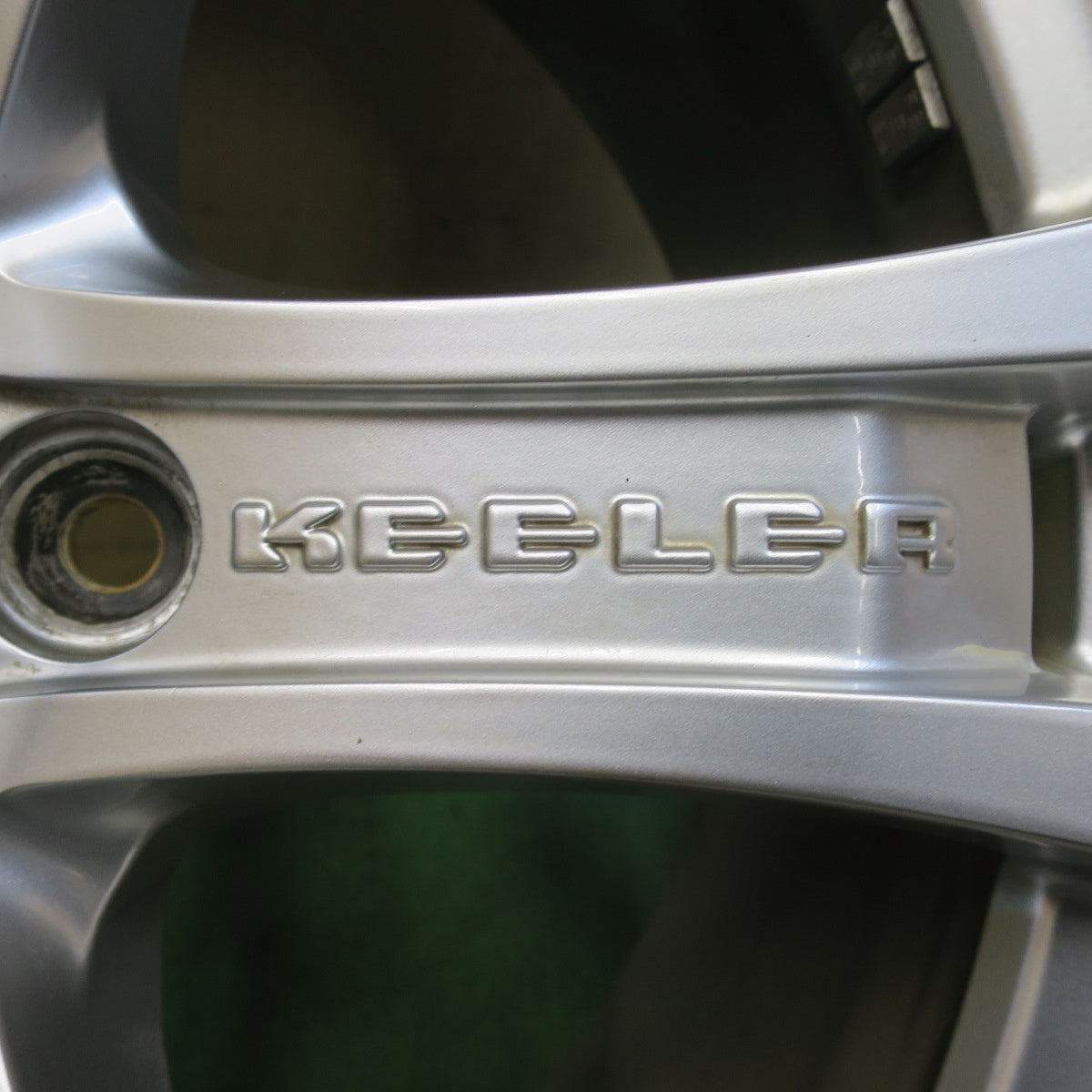 バリ溝!24年!キレイ!9.5分以上★KEELER 265/60R18 スタッドレス ジーテックス WH2000 SUV WEDS ADVENTURE キーラー 18インチ PCD139.7/6H★5092702イス