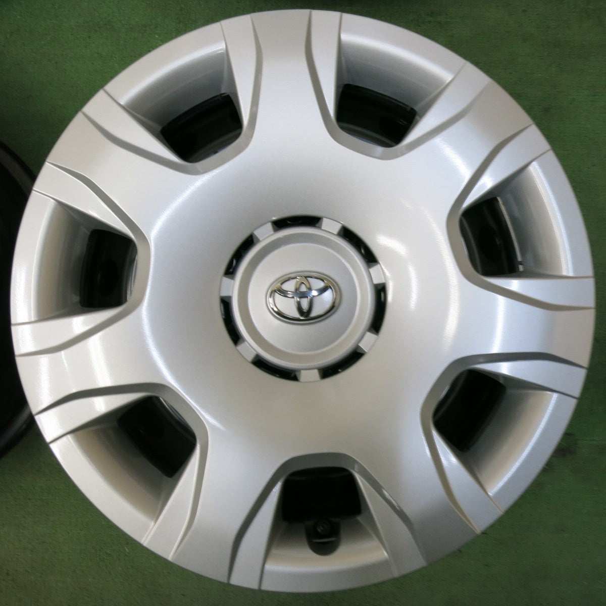 新車外し!付属品付き★トヨタ 200系 ハイエース 純正 スチール ホイール 15インチ 15×6J PCD139.7/6H★5041818SYホ