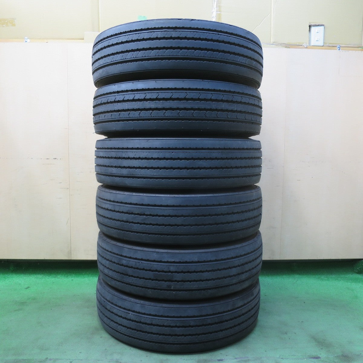 バリ溝!ほぼ10分!6本★トラック タイヤ 215/70R17.5 123/121J ダンロップ SP330K 17.5インチ★5102006イノタ