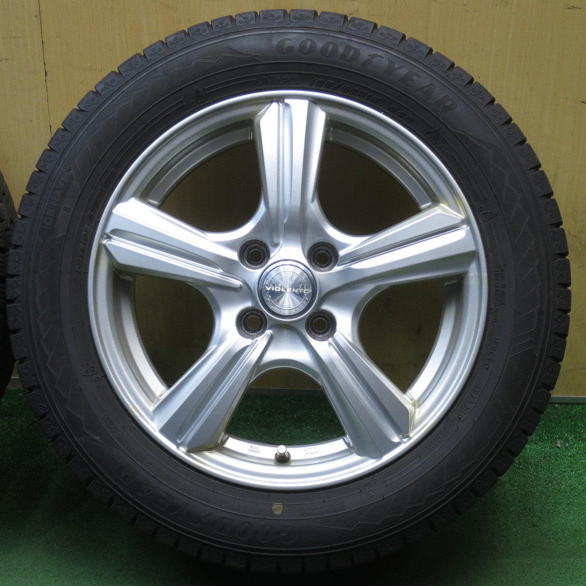 キレイ!22年◎スタッドレス 185/60R15 グッドイヤー アイスナビ8 VIOLENTO ヴィオレント 15インチ PCD100/4H◎6101203NJス