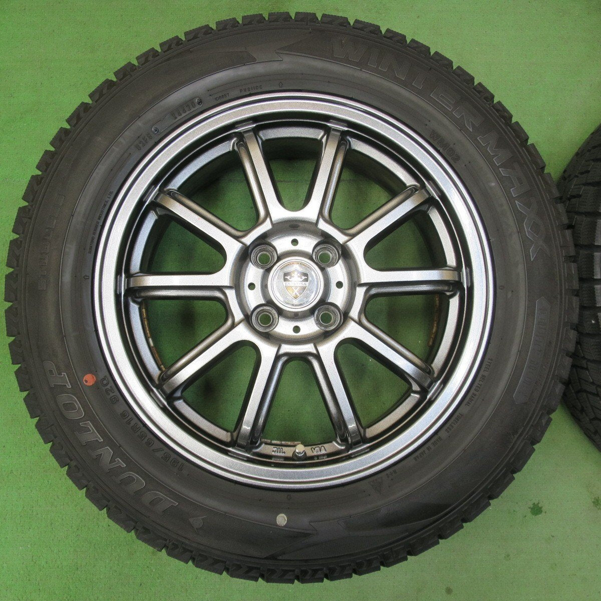 バリ溝!キレイ!9.5分★スタッドレス 195/65R16 ダンロップ ウインターマックス WM02 ESTROSA エステローザ 16インチ PCD100/4H★5040302イス