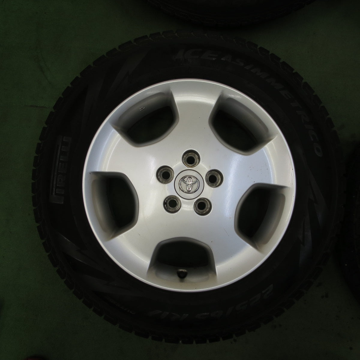 バリ溝!9分★トヨタ クルーガー 純正 225/65R17 スタッドレス ピレリ アイスアシンメトリコ 17インチ PCD114.3/5H★5090304TTス