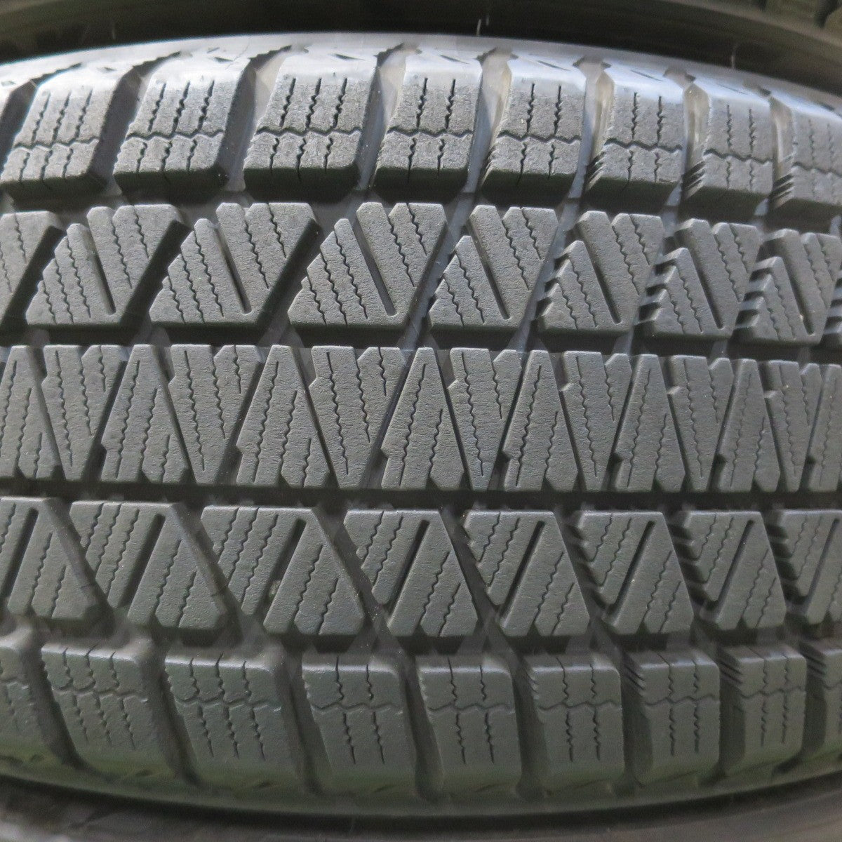 バリ溝!23年!9.5分★スタッドレス 225/55R19 ブリヂストン ブリザック DM-V3 タイヤ 19インチ ハリアー CX-5 CX-8 等★5042901イスタ