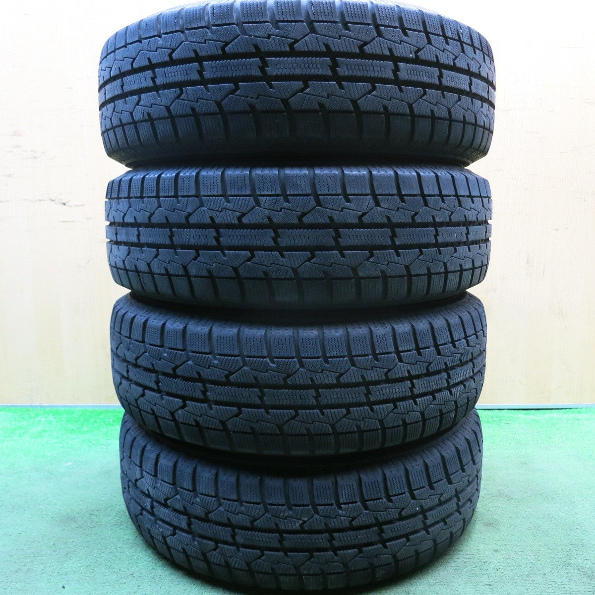 バリ溝!23年!キレイ!9.5分★スタッドレス 175/70R14 トーヨー オブザーブ ガリット GIZ SCHNEIDER MiD シュナイダー マルカ 14インチ PCD100/4H★5092702HAス