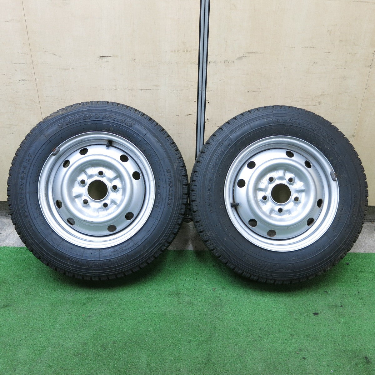バリ溝!22年!キレイ!9.5分!2本★小型 トラック 165/80R14 91/90N スタッドレス トーヨー デルベックス 935 スチール ホイール DELVEX 14インチ PCD114.3/5H★5090601ナス