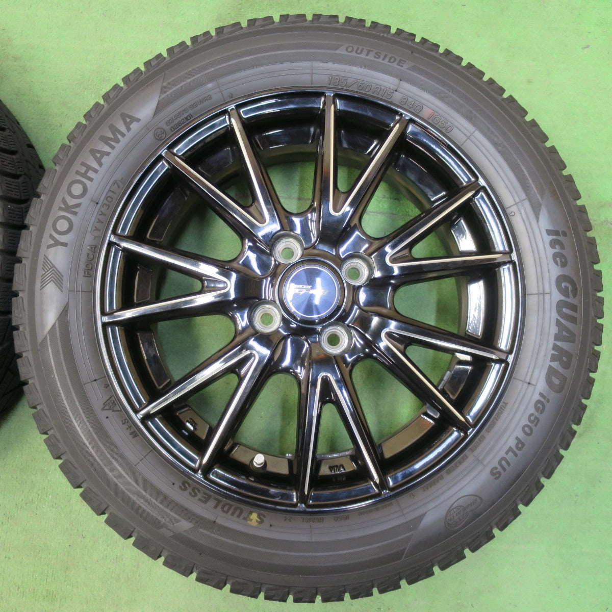 バリ溝!キレイ!9分★スタッドレス 185/60R15 ヨコハマ アイスガード iG50 プラス RiZLEY ZEFICE ライツレー 15インチ PCD100/4H★5051307イス