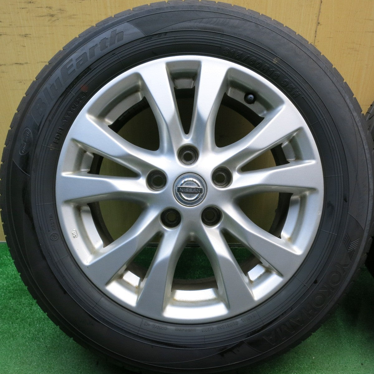バリ溝!24年!ほぼ10分★日産 L33 ティアナ 純正 215/60R16 ヨコハマ ブルーアース 16インチ PCD114.3/5H★5050513HAノ