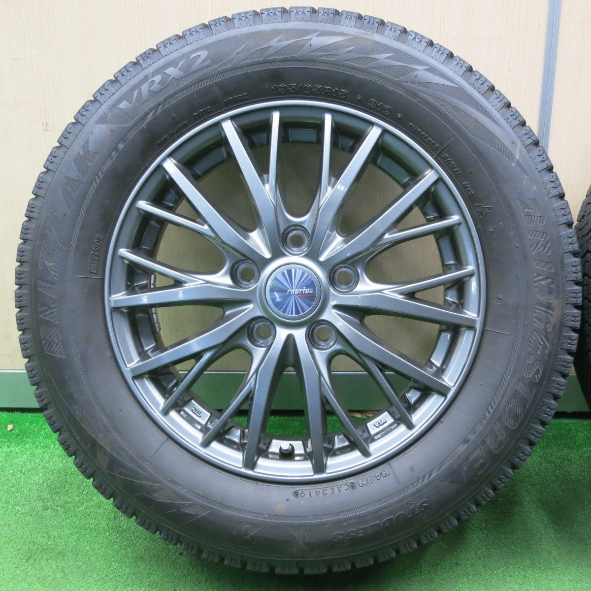 バリ溝!キレイ!9分★スタッドレス 195/65R15 ブリヂストン ブリザック VRX2 ravrion RM01 ラブリオン 15インチ PCD114.3/5H★5020402NJス