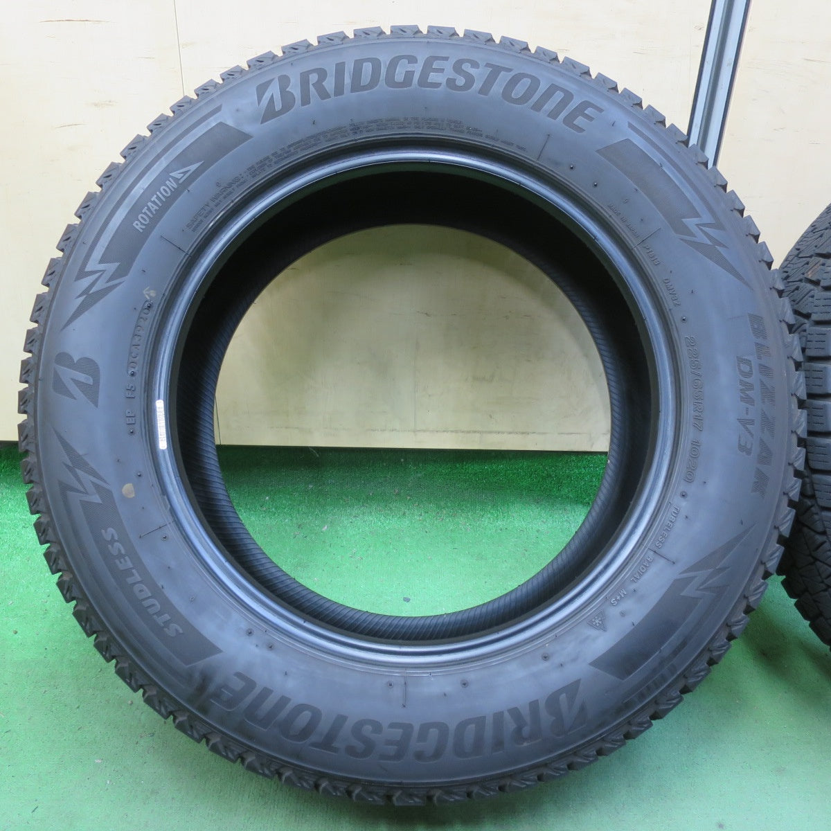 バリ溝!8.5分★スタッドレス 225/65R17 ブリヂストン ブリザック DM-V3 17インチ ハリアー RAV4 CX-5 CX-8 エクストレイル 等★5072105イスタ