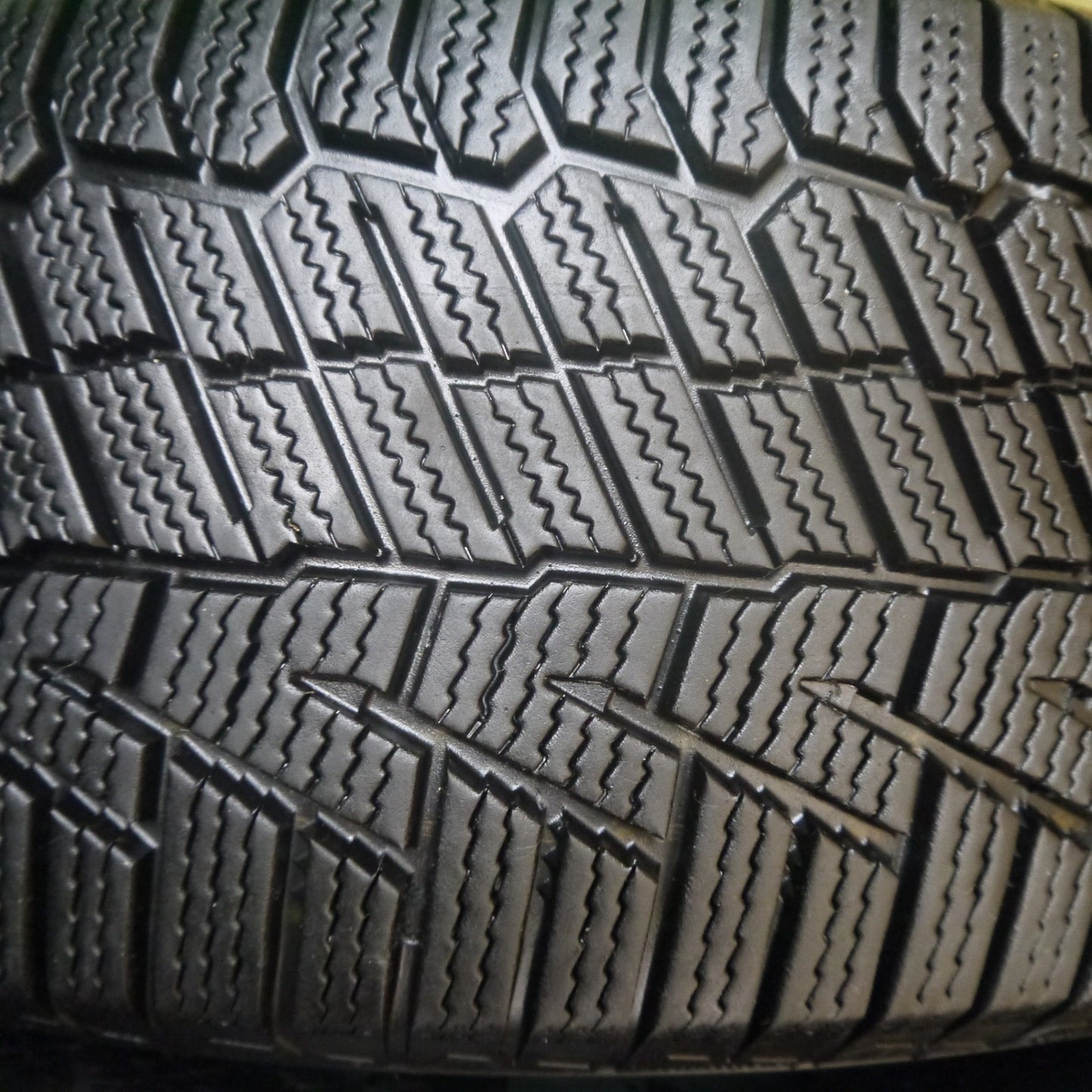 バリ溝!21年!8.5分★スタッドレス 215/60R17 コンチネンタル ノースコンタクト NC6 タイヤ 17インチ ハイエース C-HR オデッセイ 等★5122601Hスタ