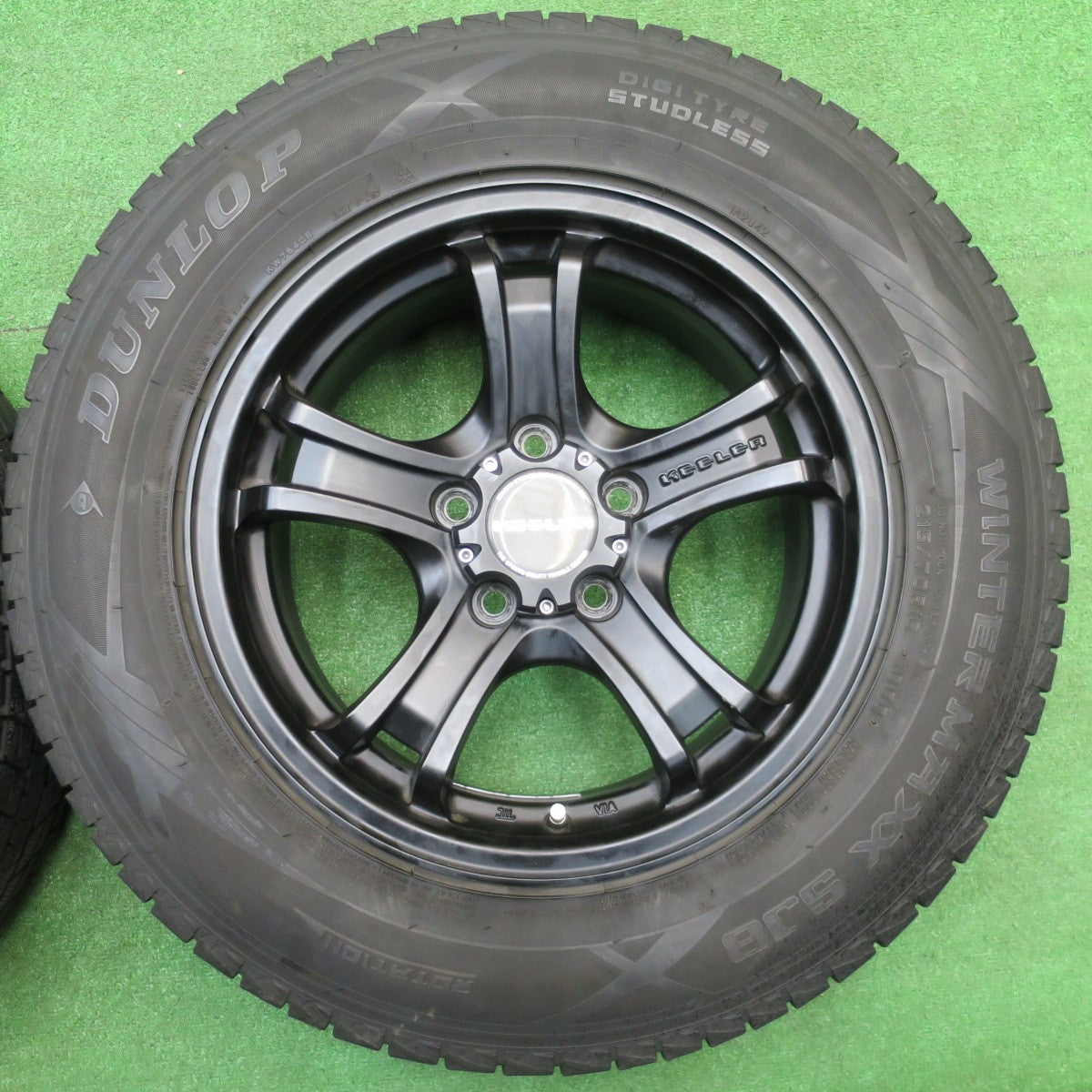 バリ溝!キレイ!9.5分★KEELER FORCE 215/70R16 スタッドレス ダンロップ ウインターマックス SJ8 キーラー フォース 16インチ PCD114.3/5H★5110701NJス