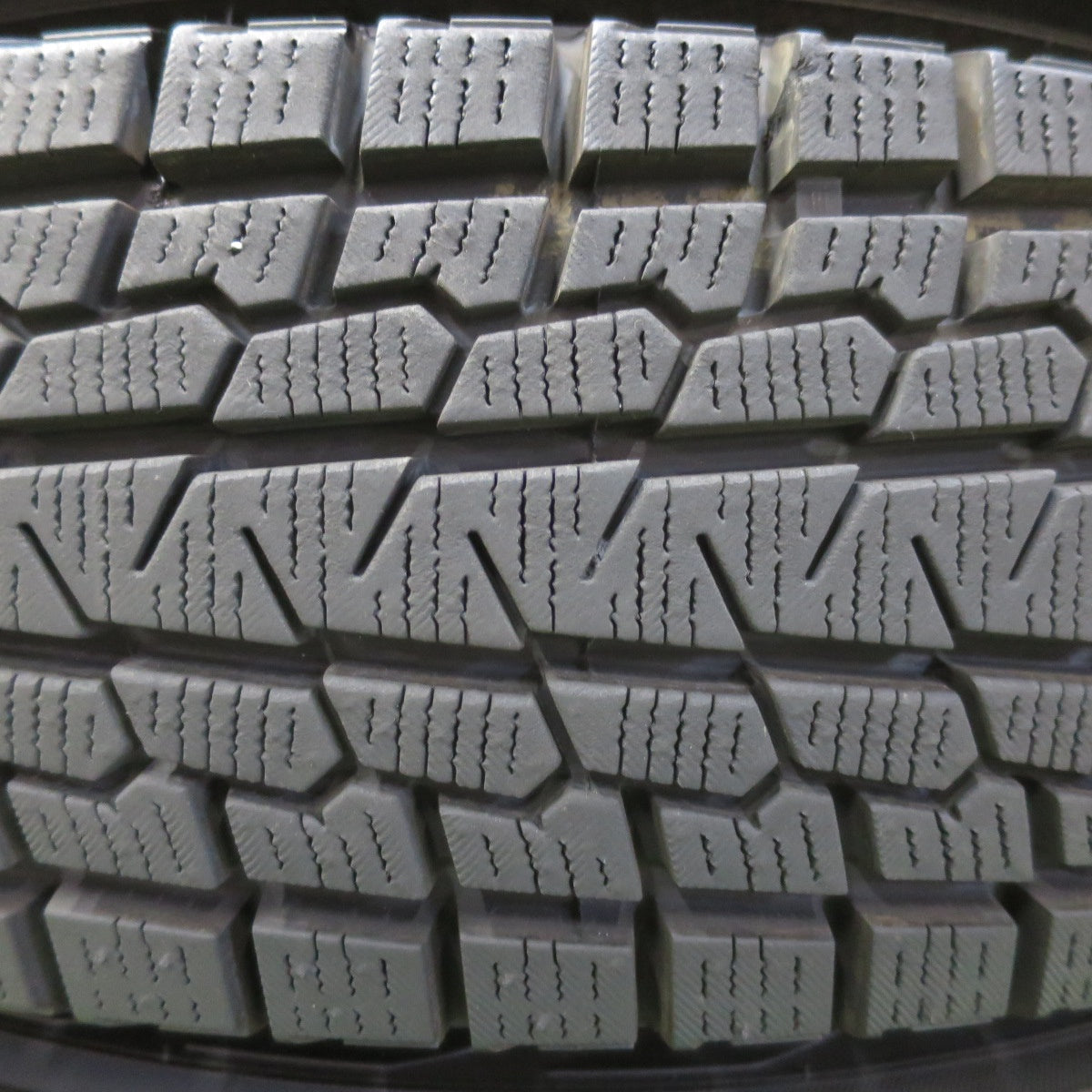 バリ溝!23年!キレイ!9.5分以上★ROCK KELLY CALDERA 175/80R16 スタッドレス ヨコハマ アイスガード G075 ロックケリー カルデラ 16インチ PCD139.7/5H★5092302イス