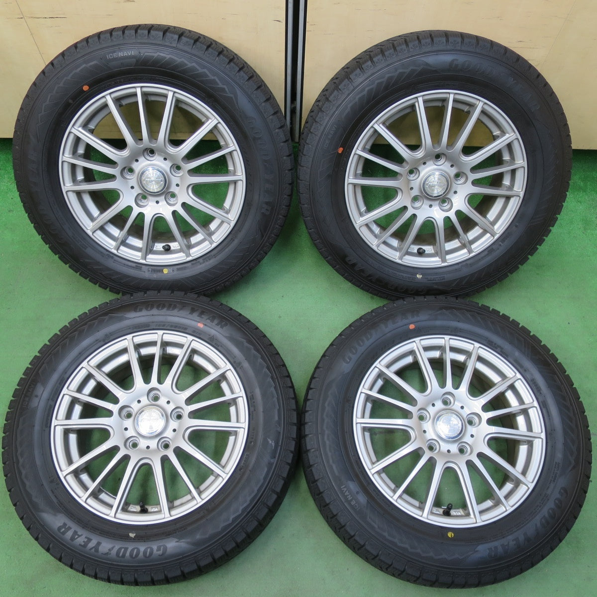 バリ溝!22年!キレイ!9.5分★スタッドレス 195/65R15 グッドイヤー アイスナビ8 ravrion selzer ラブリオン 15インチ PCD114.3/5H★5050211イス
