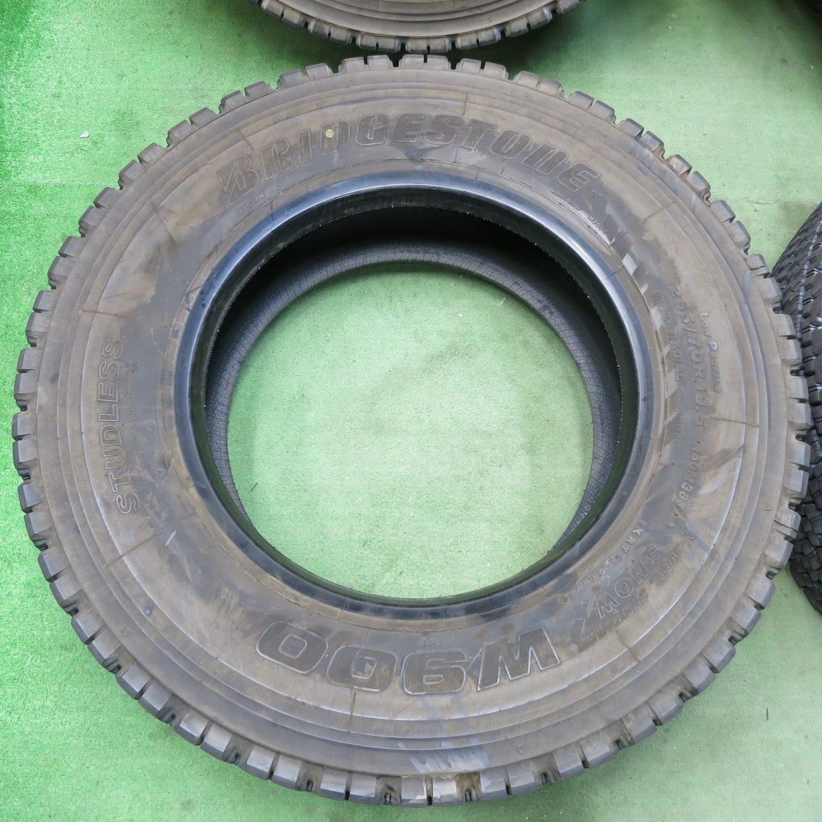 バリ溝!24年!9.5分★トラック タイヤ 265/70R19.5 140/138J スタッドレス ブリヂストン W900 19.5インチ★5053002ナスタ