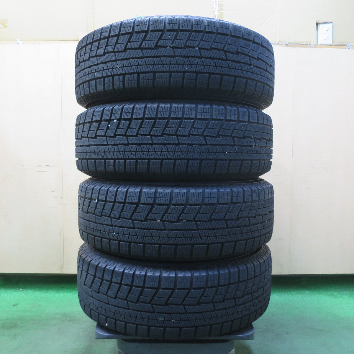 バリ溝!21年!キレイ!ほぼ10分★スタッドレス 215/60R16 ヨコハマ アイスガード iG60 GRASS グラス 16インチ PCD114.3/5H★5111411イス