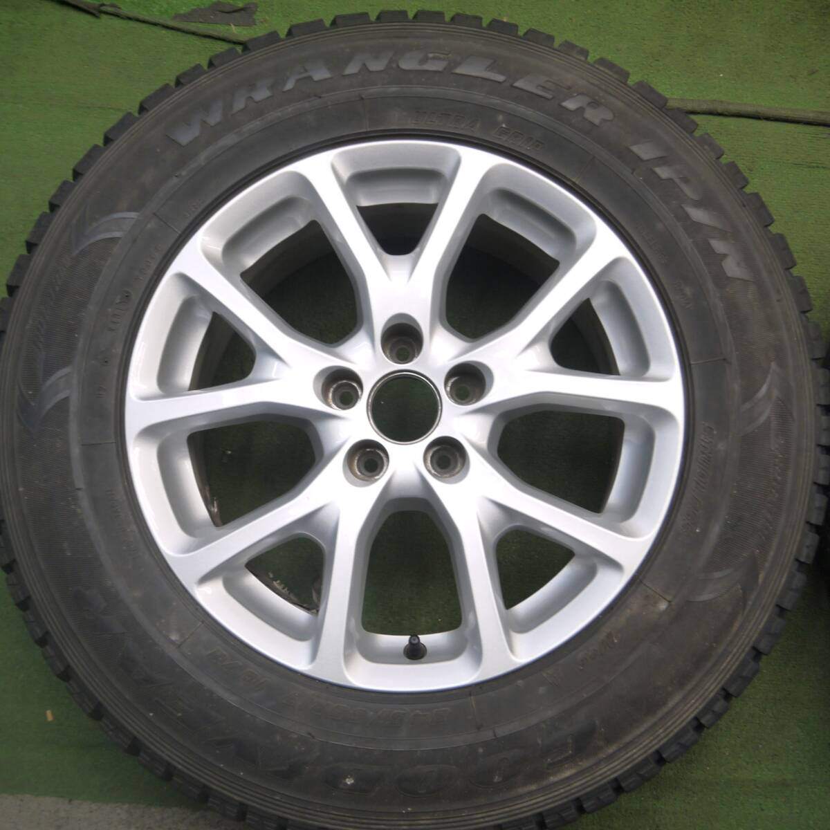 キレイ★JEEP ジープ KL系 チェロキー 純正 245/65R17 スタッドレス グッドイヤー ラングラー IP/N PCD110/5H★4080103Hス