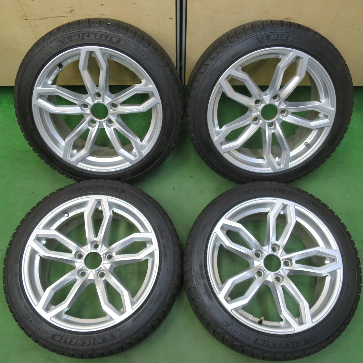 バリ溝!22年!9.5分★BMW 等 AGA TAS WELT 225/45R18 スタッドレス ミシュラン X-ICE SNOW 18インチ ヴェルト PCD120/5H★5061804イス