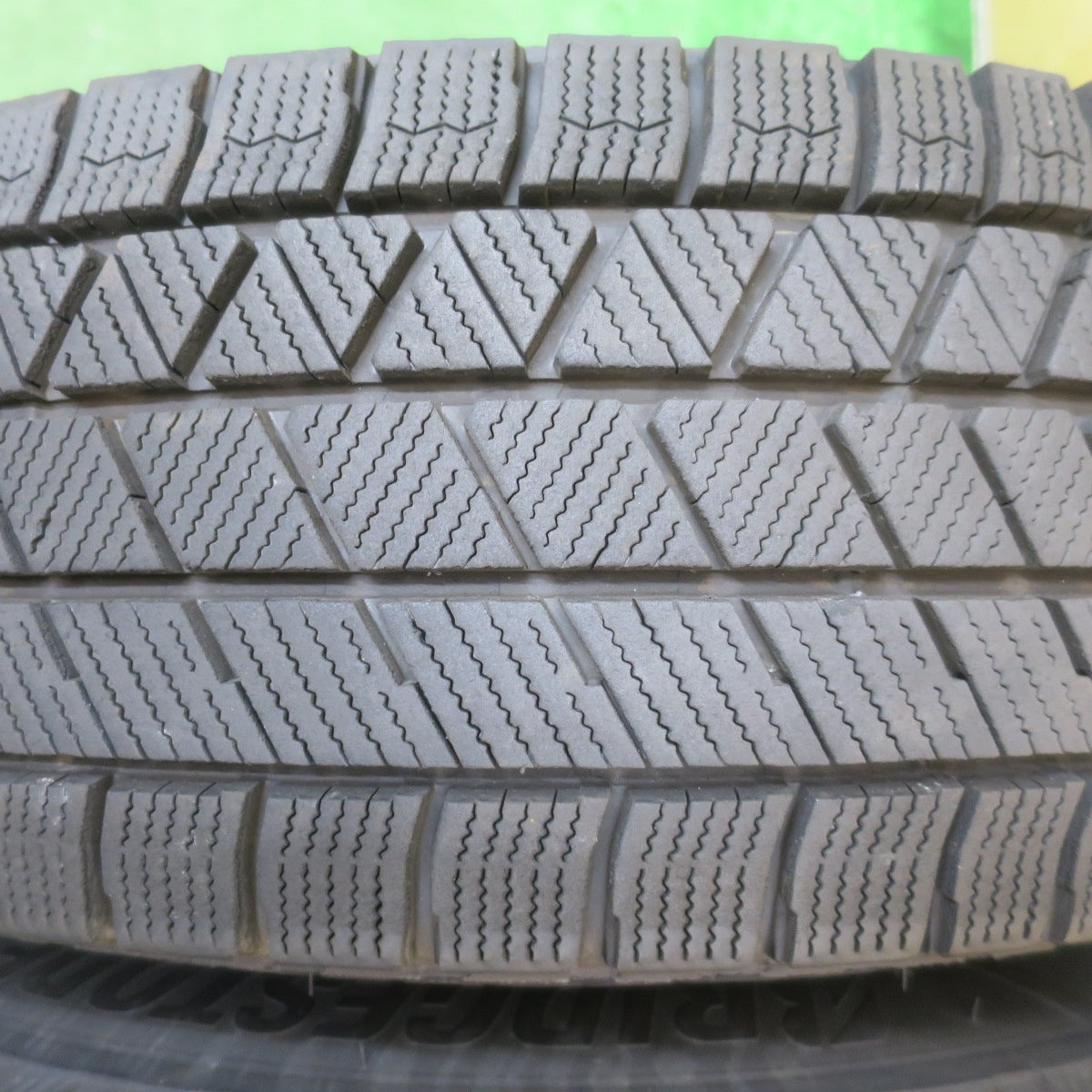 バリ溝!21年!キレイ!9.5分★スタッドレス 185/70R14 ブリヂストン ブリザック VRX3 ECO FORME エコフォルム 14インチ PCD100/4H★5092904NJス