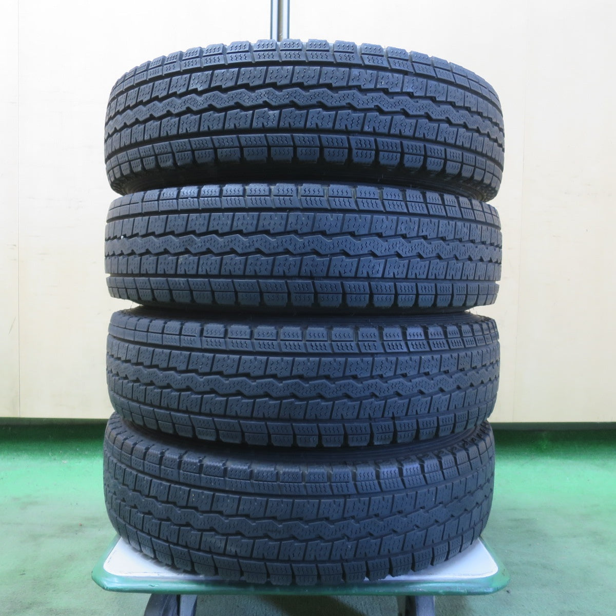 4本価格★スタッドレス 145R12 6PR ダンロップ ウインターマックス SV01 スチール ホイール 12インチ PCD100/4H★6041804イス