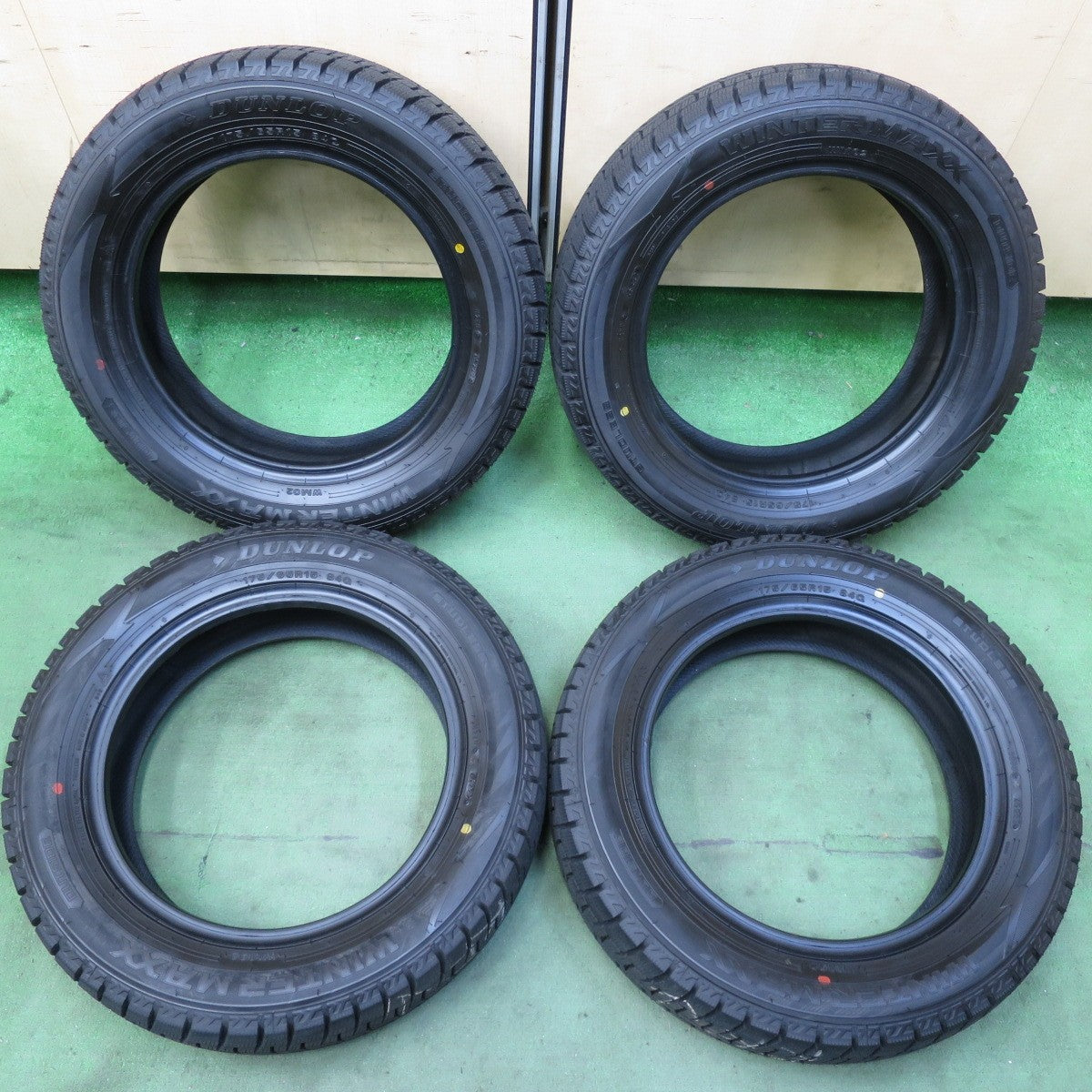 ほぼ未使用!22年★スタッドレス 175/65R15 ダンロップ ウインターマックス WM02 15インチ スイフト フィット アクア ヴィッツ ヤリス 等★5092707イスタ