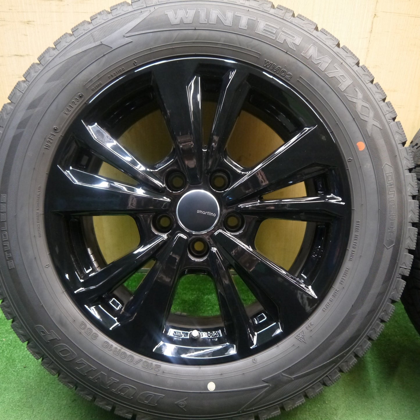 バリ溝!23年!キレイ!9.5分以上★FIAT フィアット 500X 等 smartline 215/60R16 スタッドレス ダンロップ ウインターマックス WM02 スマートライン 16インチ PCD110/5H★5092906Hス