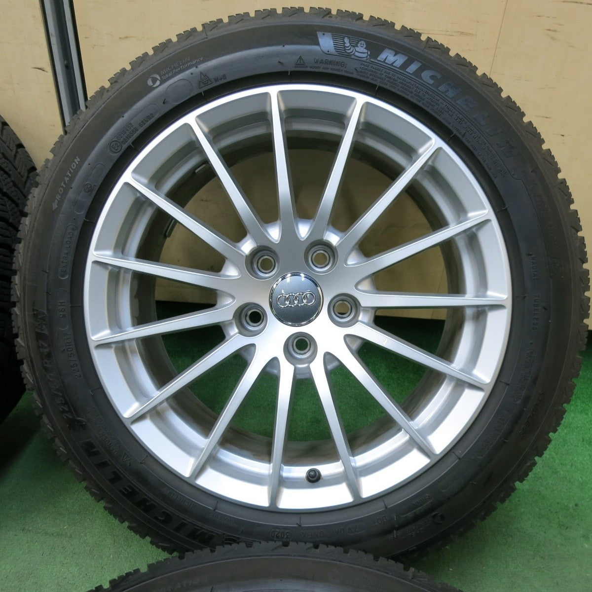 バリ溝!キレイ!9.5分★アウディ A4 A5 純正 225/50R17 スタッドレス ミシュラン X-ICE SNOW 17インチ PCD1★5013004SYス