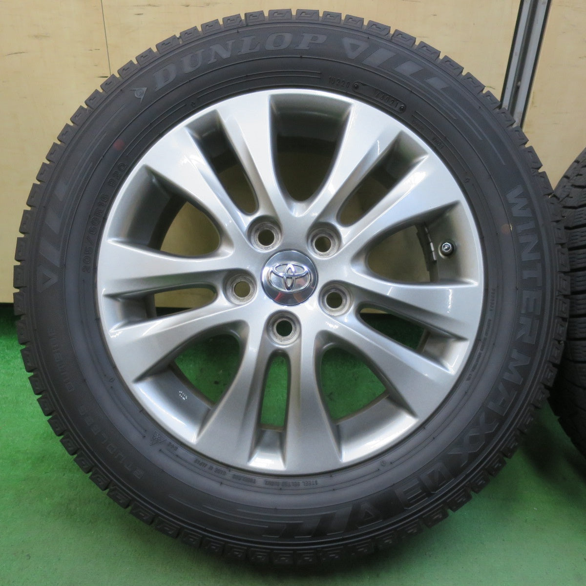 バリ溝!21年!キレイ!9分★トヨタ 70系 ノア ヴォクシー 純正 205/60R16 スタッドレス ダンロップ ウインターマックス 03 16インチ PCD114.3/5H★5081801イス