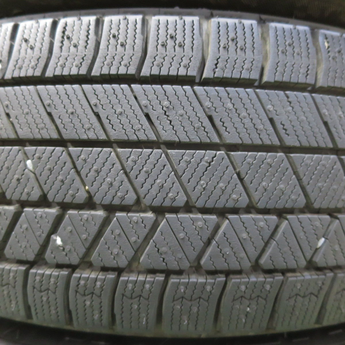 バリ溝!24年!キレイ!ほぼ10分★スタッドレス 195/60R16 ブリヂストン ブリザック VRX3 Claire ZT10 クレール 16インチ PCD114.3/5H★5061801イス