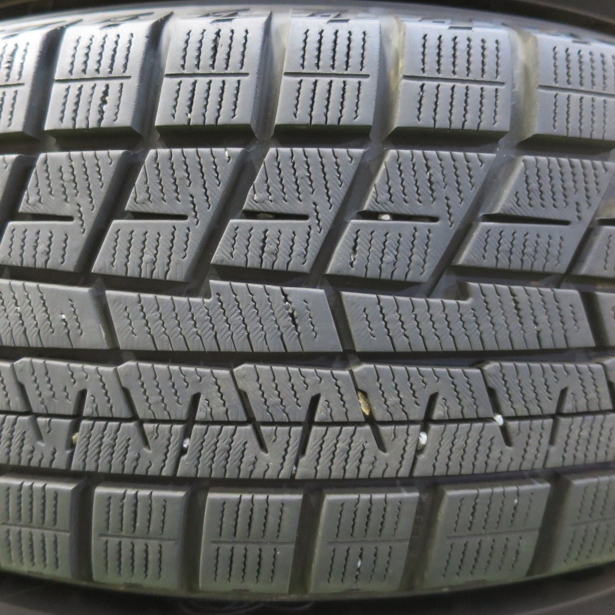 超バリ溝!23年!キレイ!ほぼ10分★スタッドレス 205/60R16 ヨコハマ アイスガード iG60 SPORT DAISY スポルト デイジー 16インチ PCD114.3/5H★5042304イス
