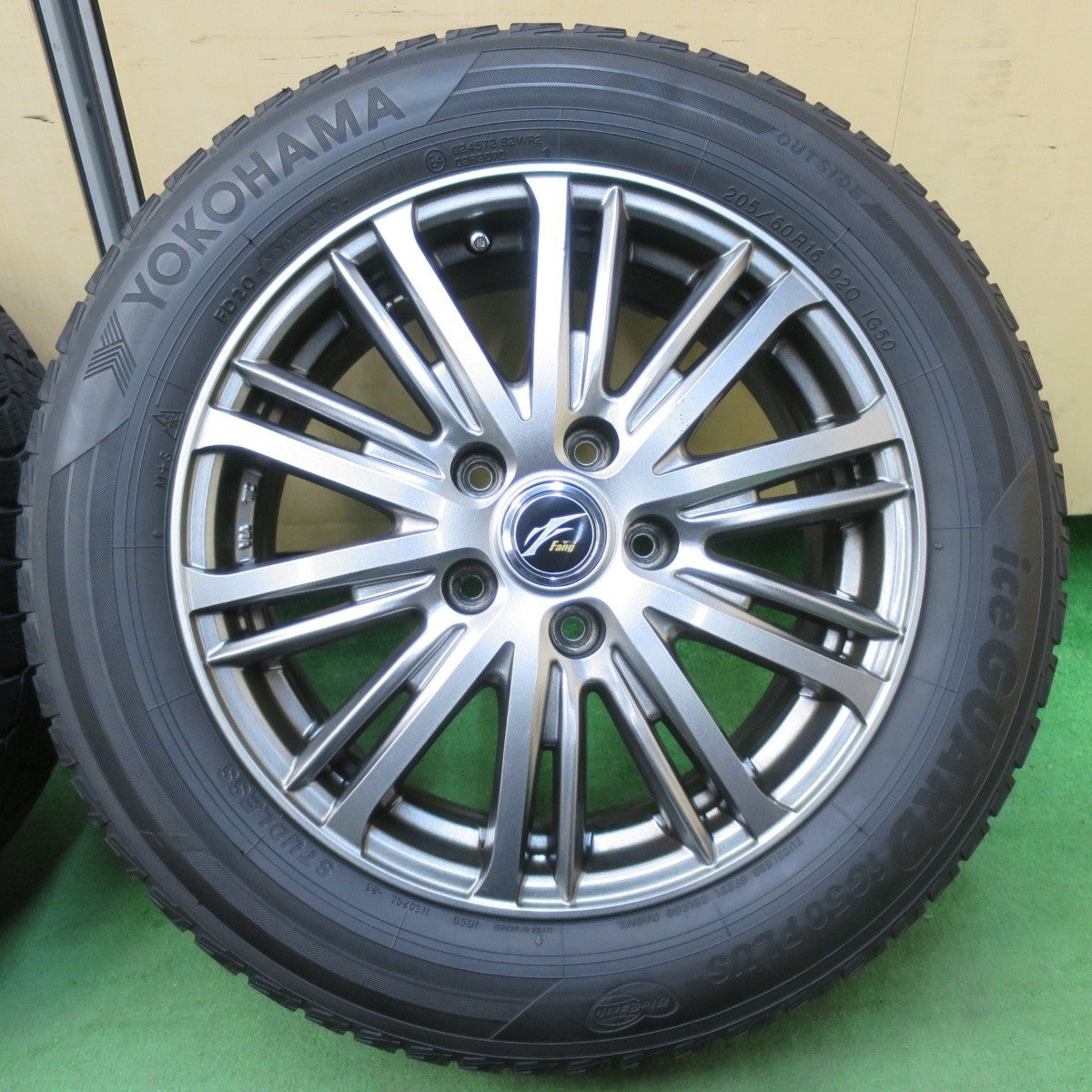 キレイ★スタッドレス 205/60R16 ヨコハマ アイスガード iG50 プラス Fang ファング 16インチ PCD114.3/5H★5022114イス