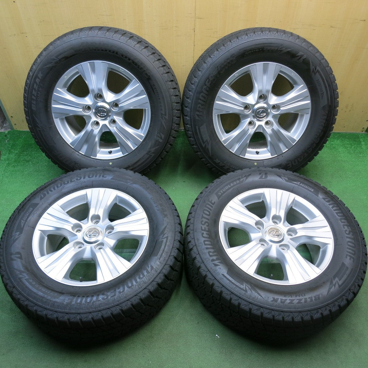 バリ溝!キレイ!9.5分◎レクサス LX 570 純正 285/60R18 スタッドレス ブリヂストン ブリザック DM-V3 18インチ PCD150/5H◎6101011HAス