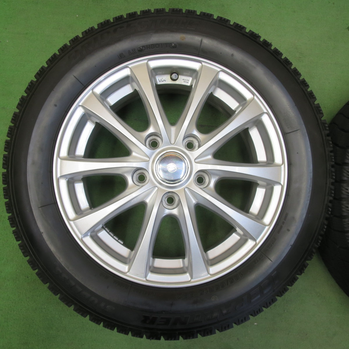 バリ溝!キレイ!ほぼ10分★スタッドレス 185/65R15 ブリヂストン アイスパートナー ENERGYLINE エナジーライン 15インチ PCD114.3/5H★5051508イス