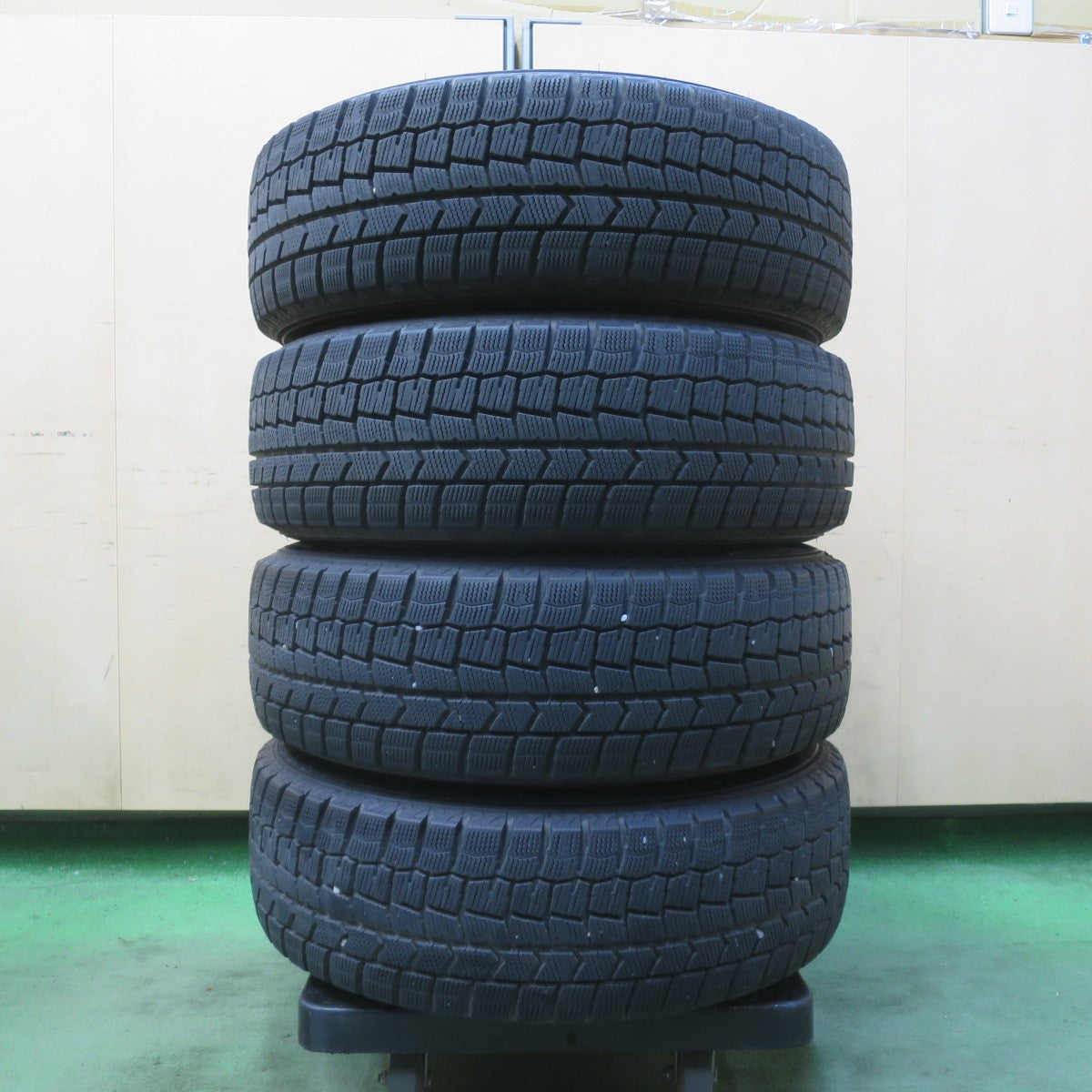 バリ溝!22年!キレイ!9分★スタッドレス 185/65R15 ダンロップ ウインターマックス WM02 JOKER ジョーカー 15インチ PCD114.3/5H★6041702イス