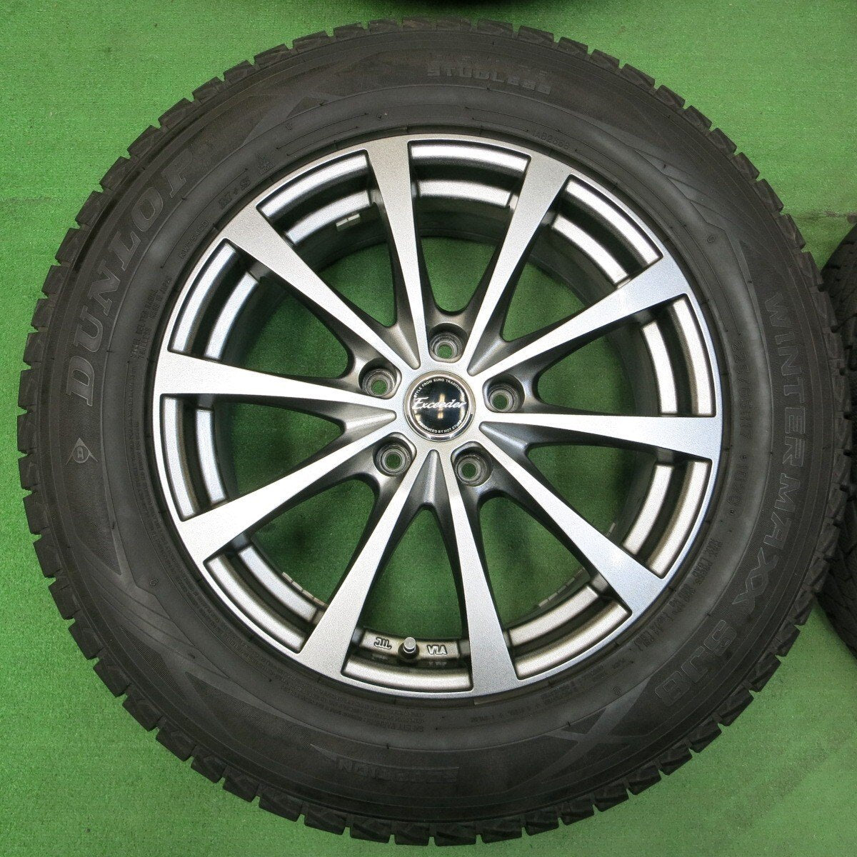 バリ溝!キレイ!9分★スタッドレス 225/65R17 ダンロップ ウインターマックス SJ8 Exceeder PCD114.3/5H★4052002イス