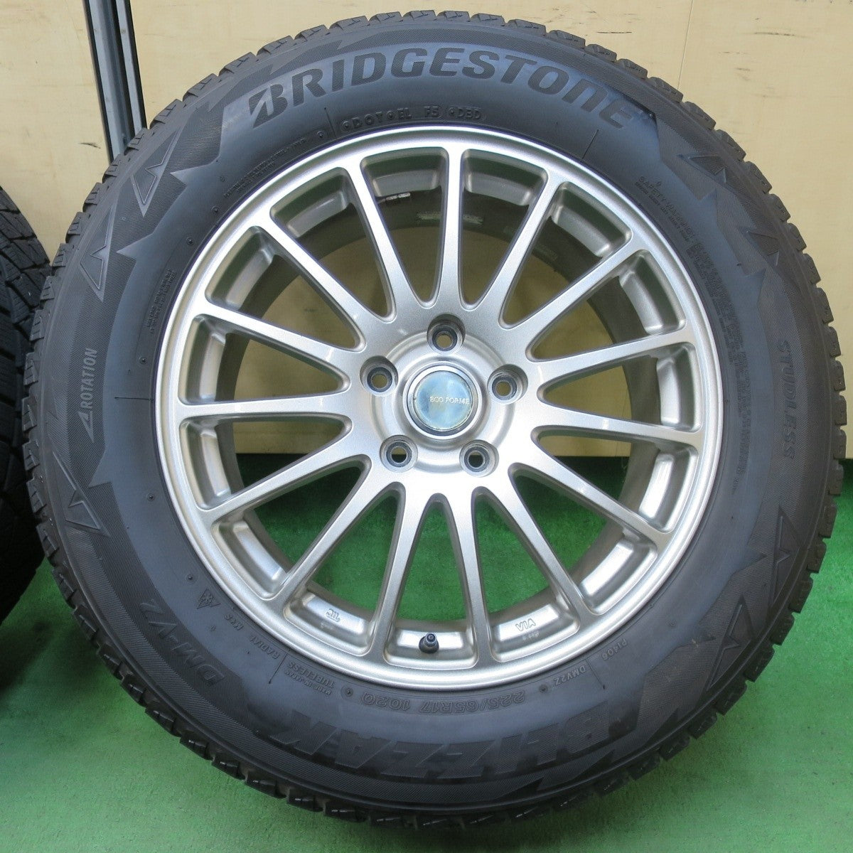キレイ★スタッドレス 225/65R17 ブリヂストン ブリザック DM-V2 ECO FORME エコフォルム 17インチ PCD114.3/5H★5031703イス